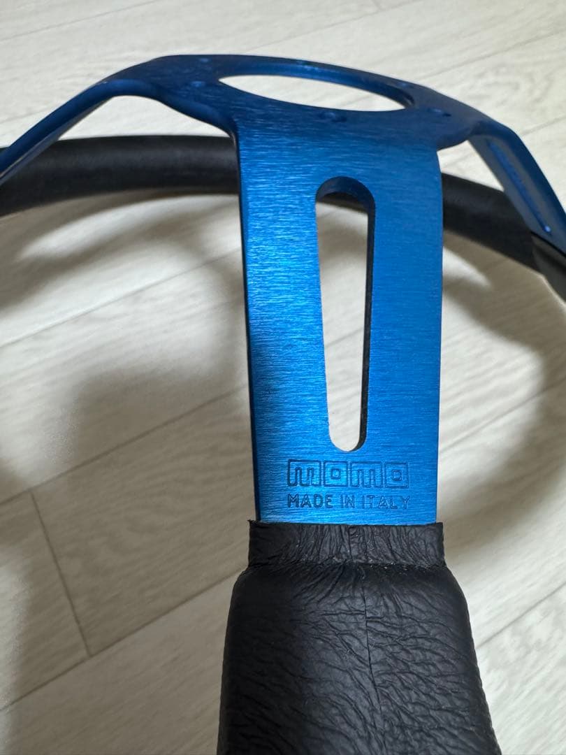 momo ステアリング 3スポーク 青/黒/黄