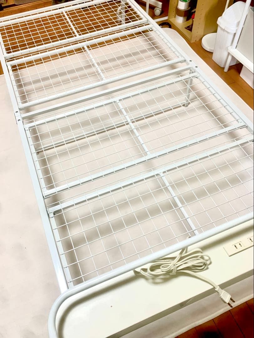 ニトリ シングルベッドフレーム ホワイト メッシュ構造 宮付き