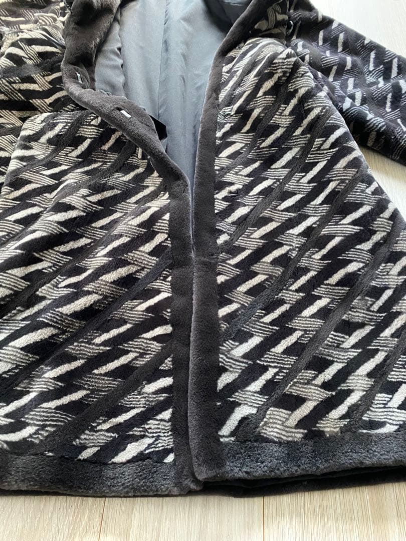 婦人服　毛皮　フェイクファーコート ブラックグレー