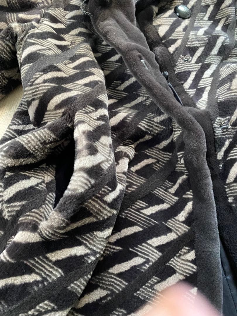 婦人服　毛皮　フェイクファーコート ブラックグレー