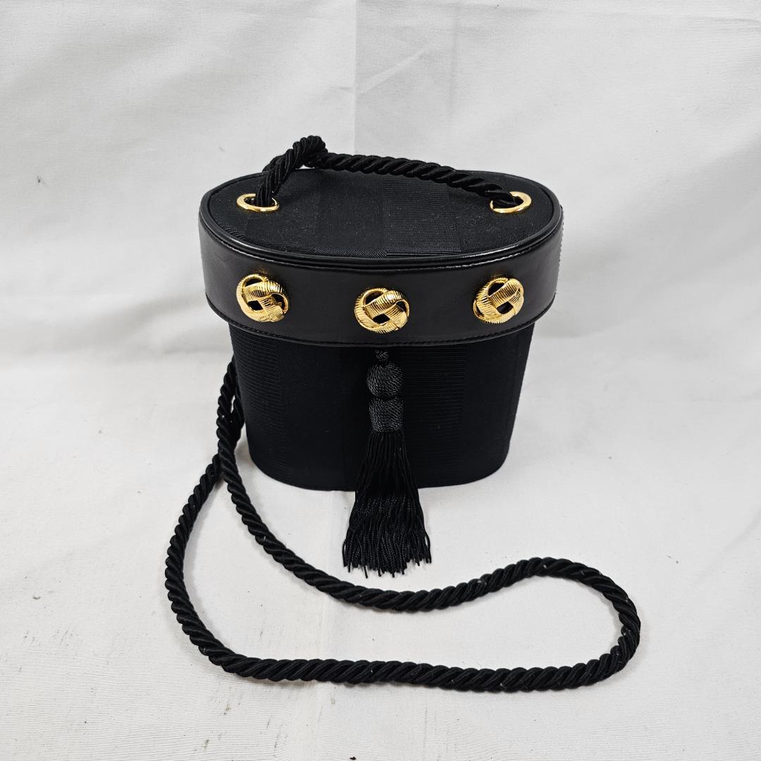 ✨美品✨フェラガモ 斜め掛けショルダーバッグ ミニ タッセル 黒✨