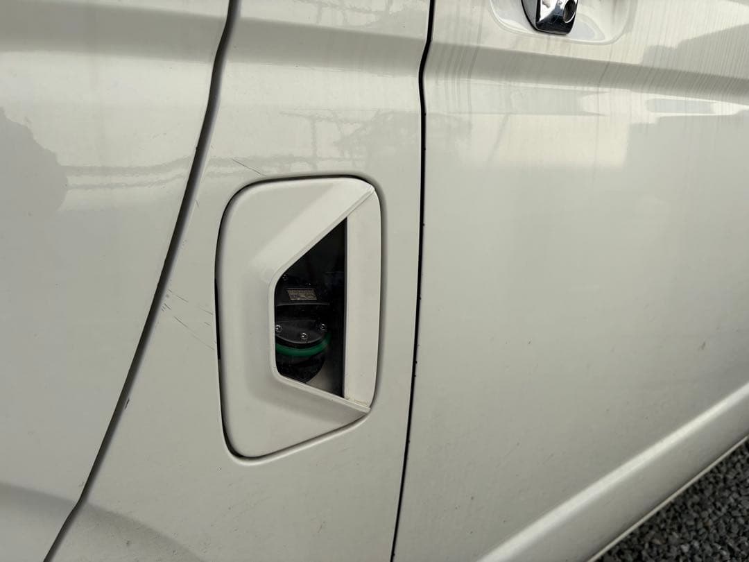 ハイエース　フューエルリッドカバー　給油口カバー