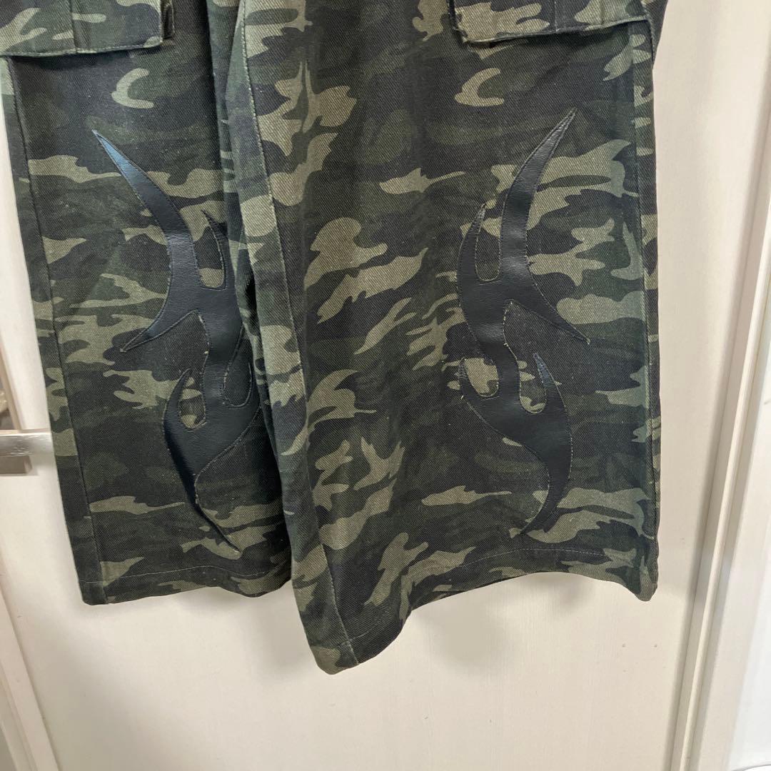 カモフラージュ　ワイドカーゴパンツ