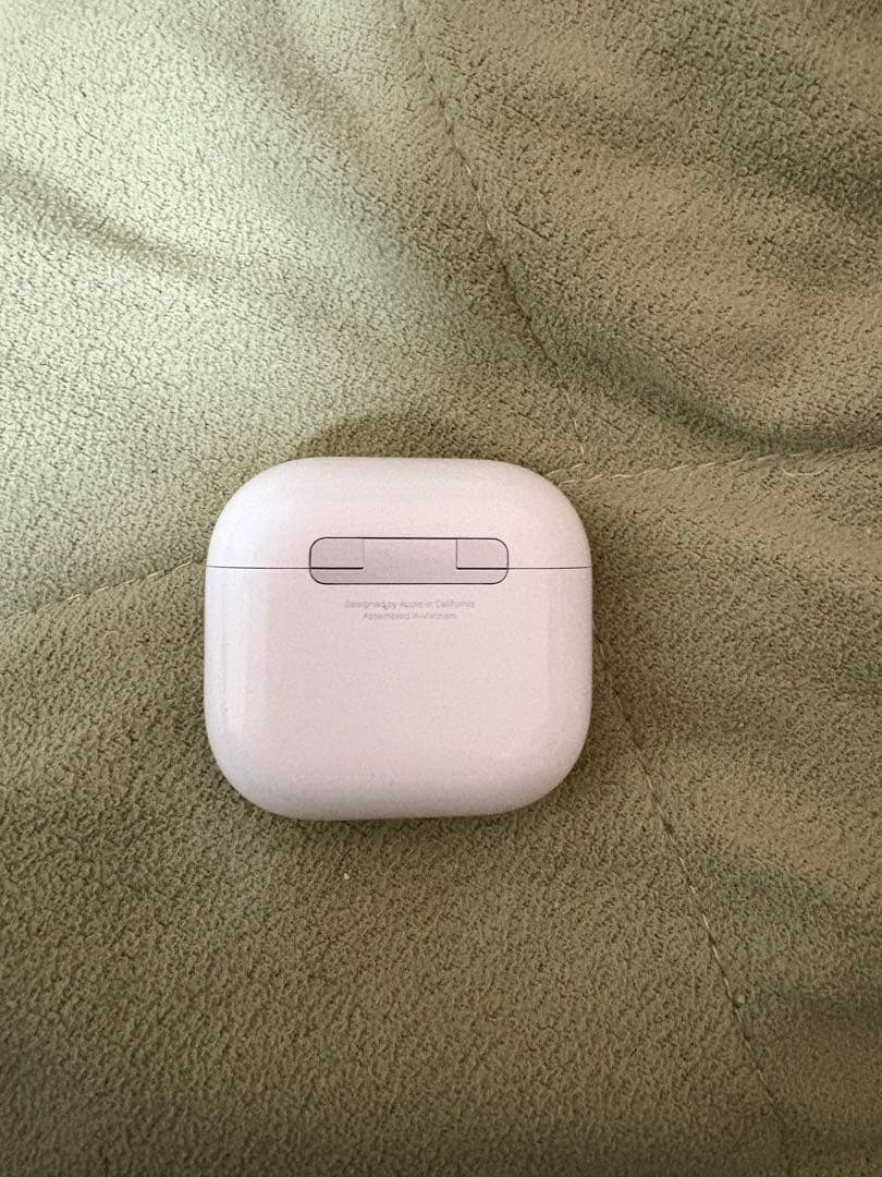 美品 AirPods 4 アクティブノイズキャンセリング