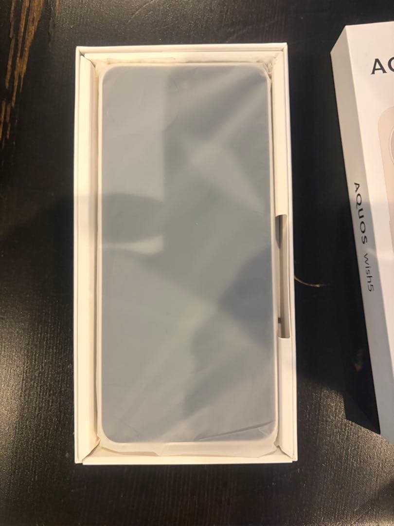 AQUOS wish 5 ホワイト 本体