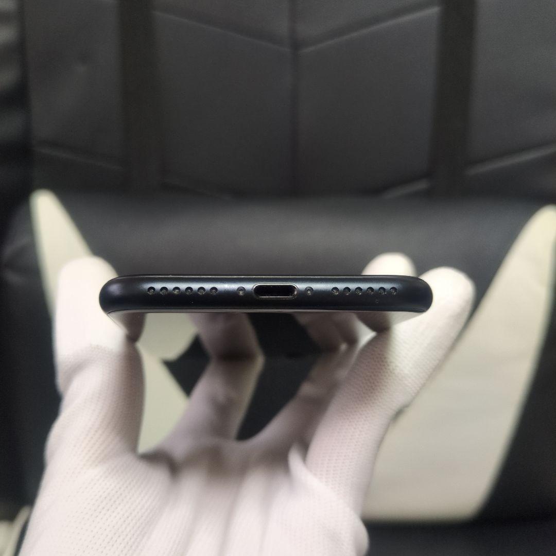 66 iPhone　se3 第3世代　64gb SIMフリー　黒　ブラック 訳