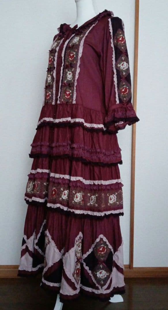 ピンクハウス　ローズチュールレース使いパッチワーク風ワンピース　モーブピンク　赤