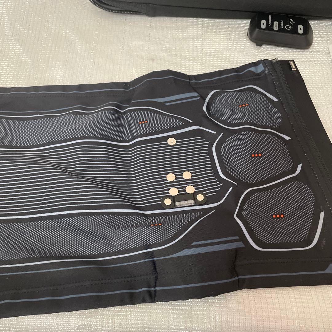 SIXPAD パワースーツライトコアベルト　Lサイズコントローラー付