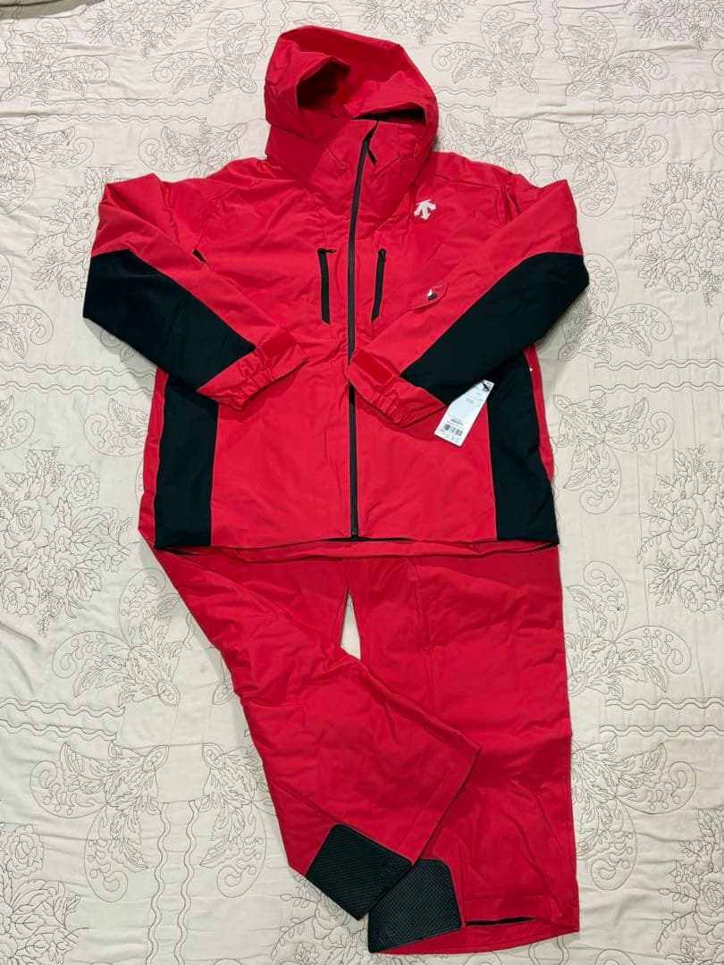 新品・未使用　DESCENTE スキーウェア　スノーボードウェア