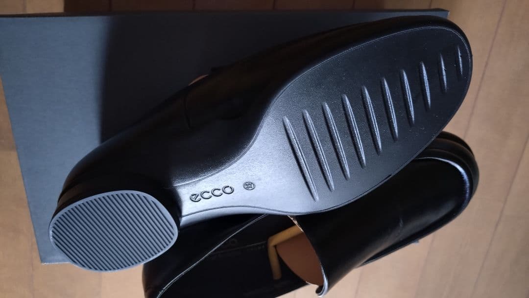 ecco スリッポン　ブラックレザー ローファー型