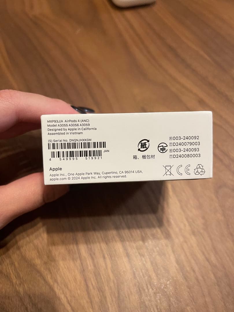 AirPods 4 ( 新品未使用 )