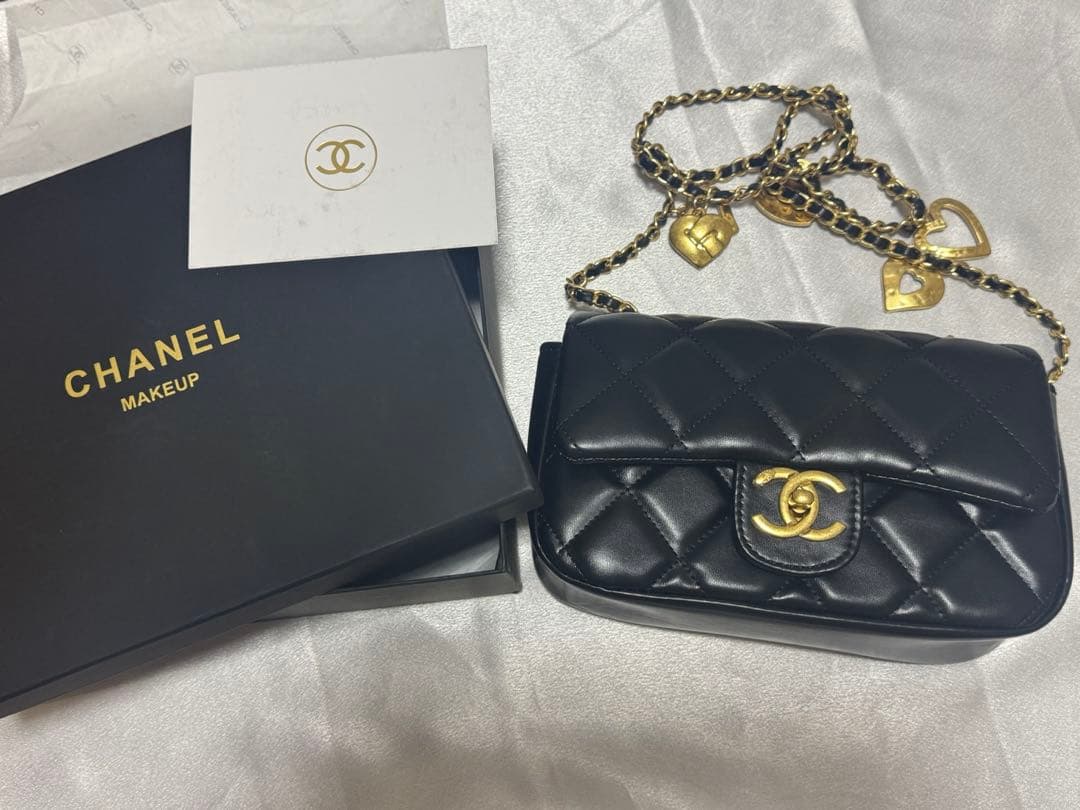 CHANEL キルティングショルダーバッグハートチェーン　ノベルティ