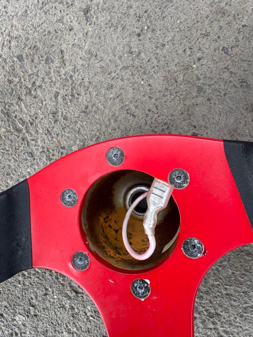 MOMO 赤/黒 ステアリングホイール 3本スポーク