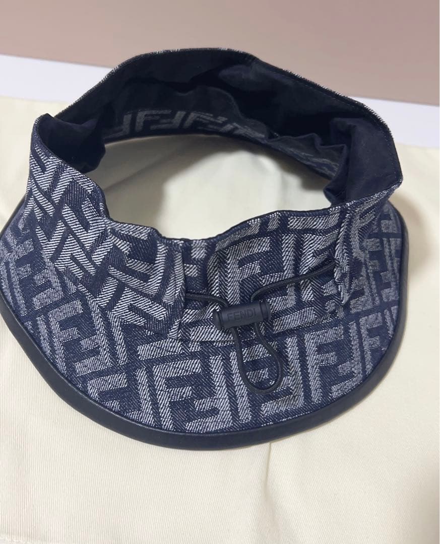 FENDIフェンディ　サンバイザー