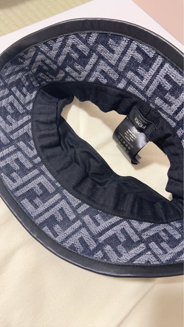 FENDIフェンディ　サンバイザー