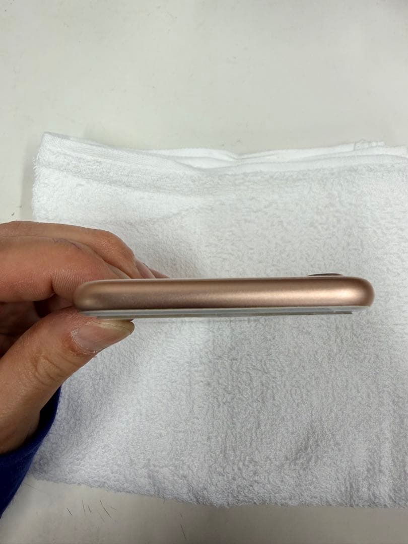 iPhone 8 ゴールド 画面ひび割れあり