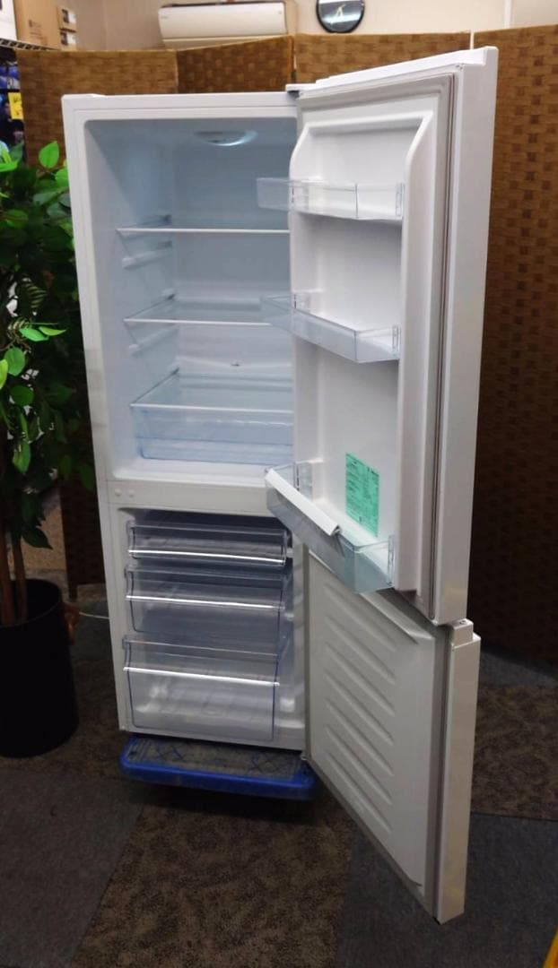 ★超美品　2025年製造！　Hisense 冷蔵庫 HR-D1701W　175ℓ