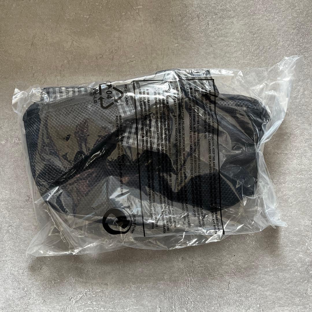 familiar ファミリア newera ニューエラ ボディバッグ