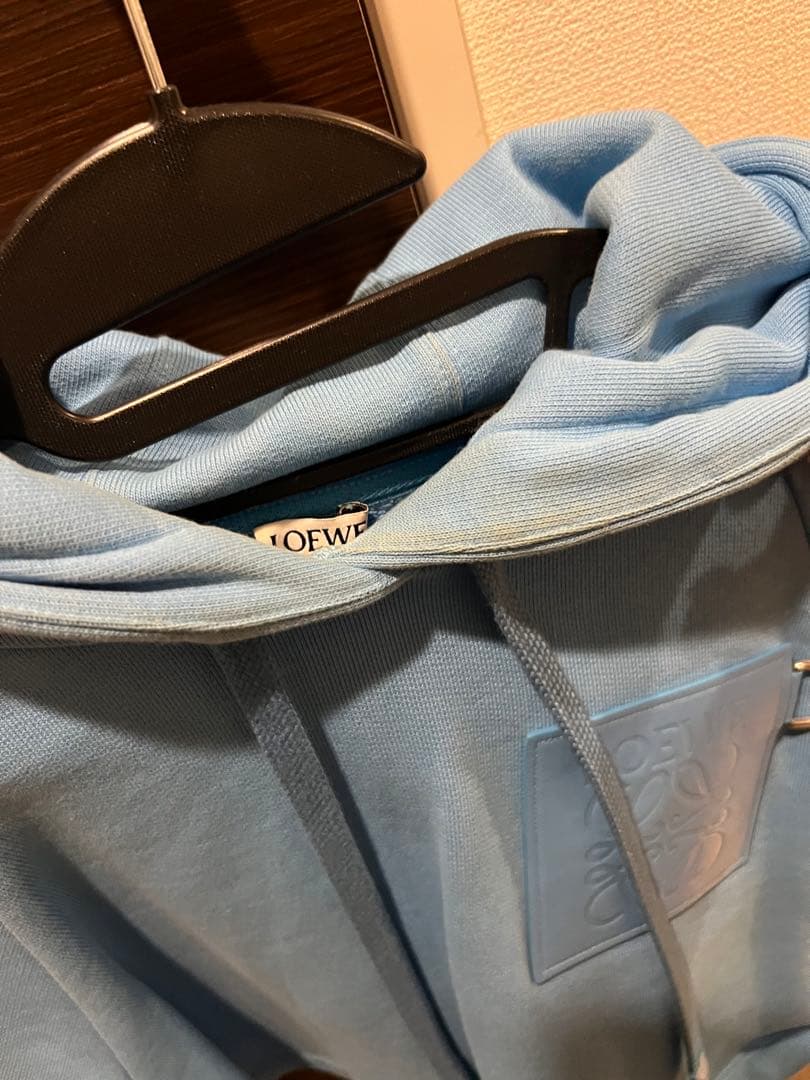 【12/31まで年末SALE】 LOEWE ロエベクロップドアナグラムパーカー