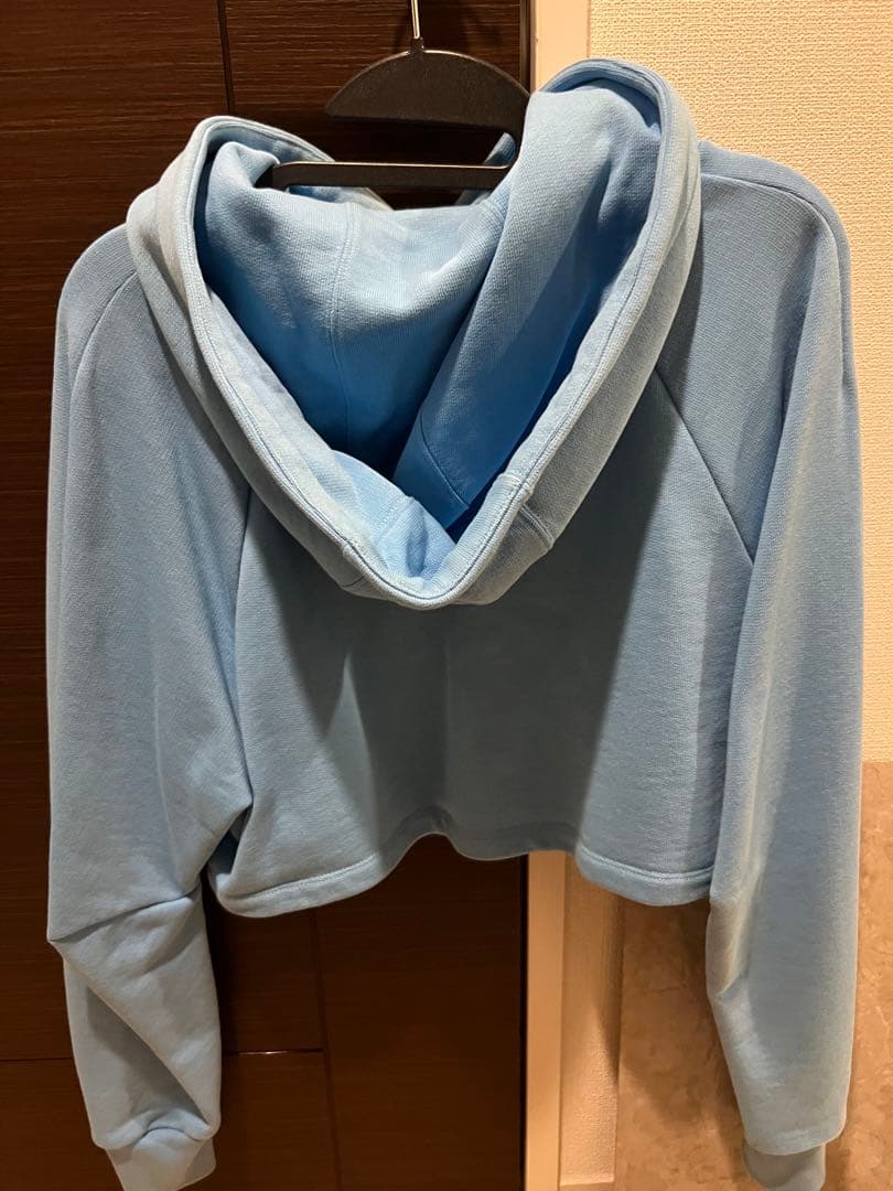 【12/31まで年末SALE】 LOEWE ロエベクロップドアナグラムパーカー