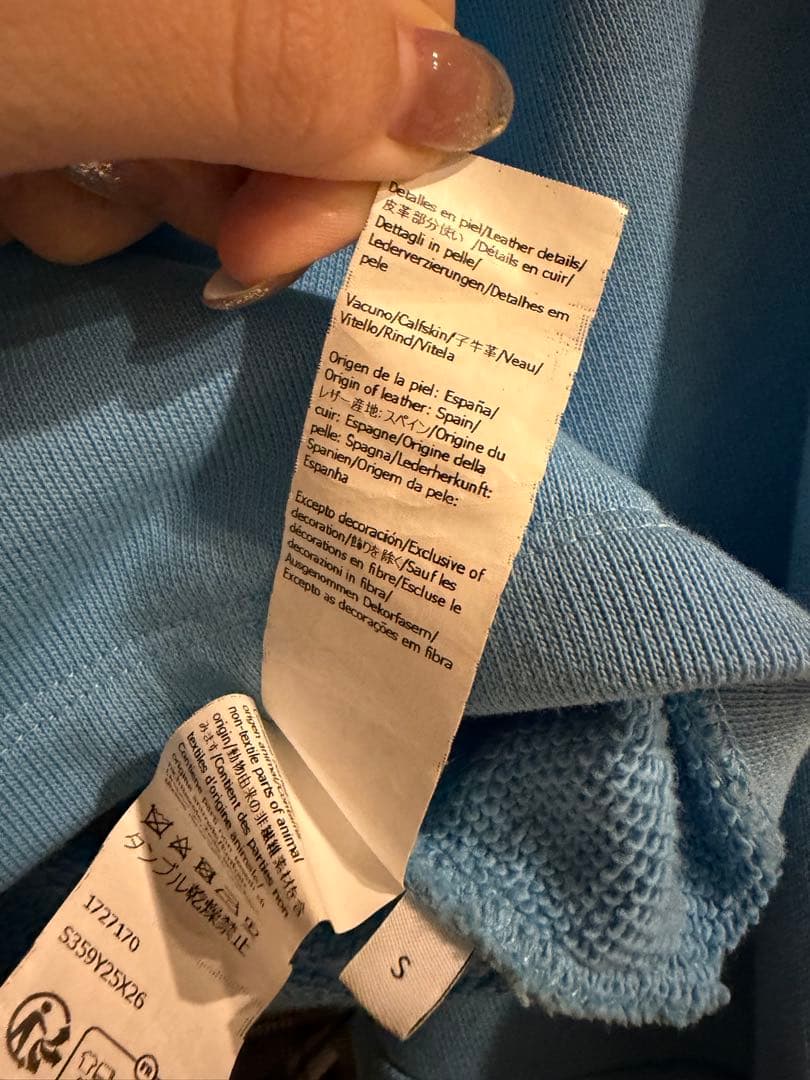 【12/31まで年末SALE】 LOEWE ロエベクロップドアナグラムパーカー