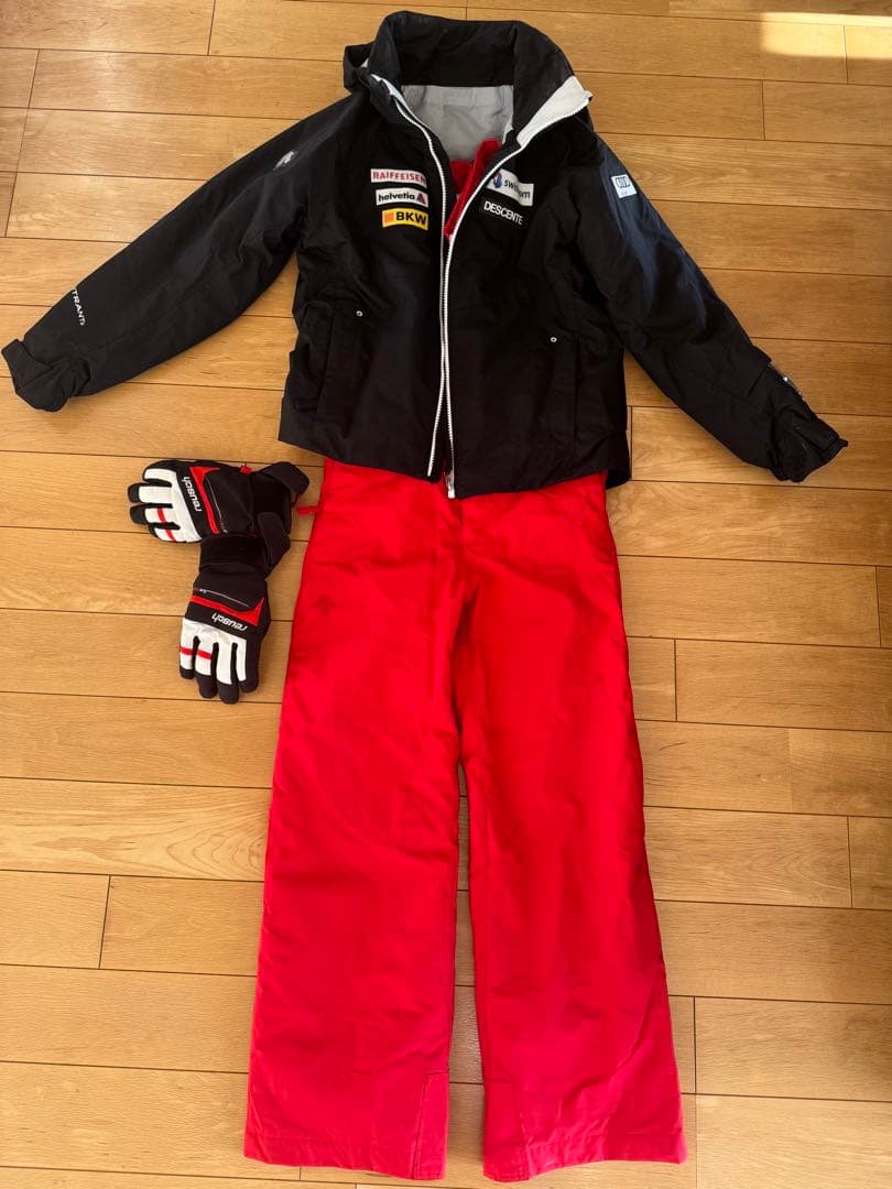 デサント スキーウェア サイズ140 手袋付き