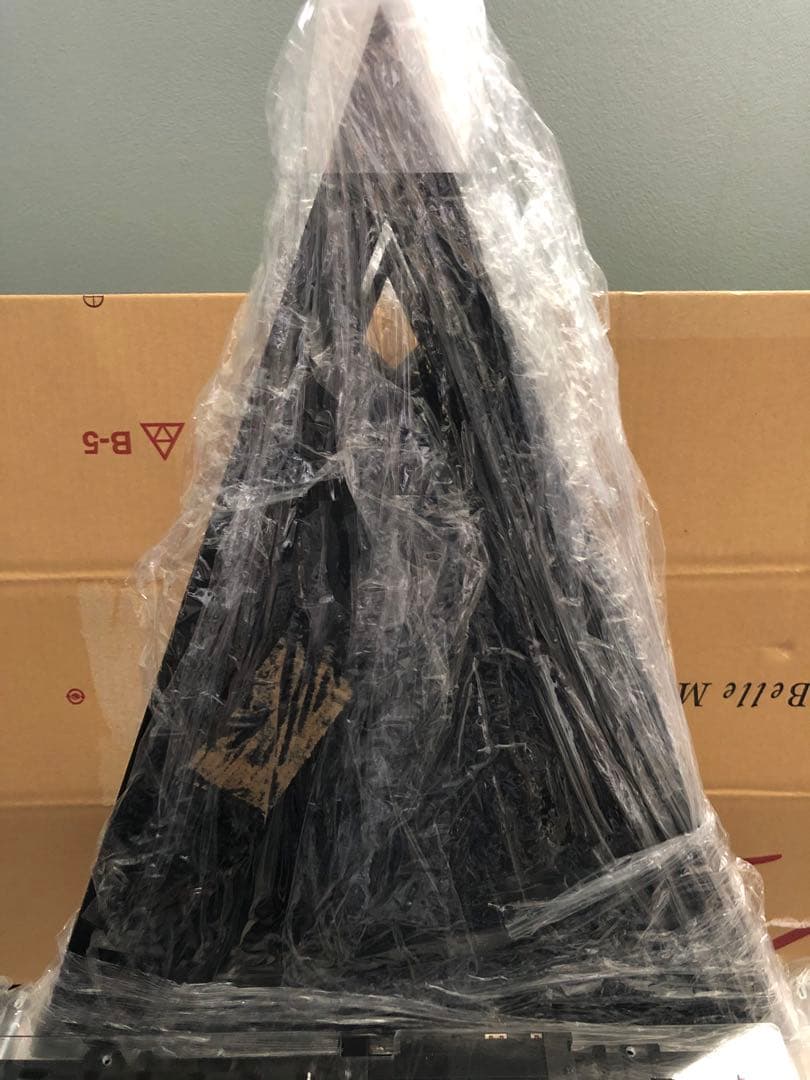 ピラミッド型 PCケース