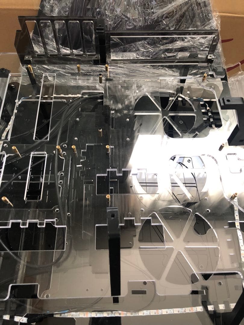 ピラミッド型 PCケース