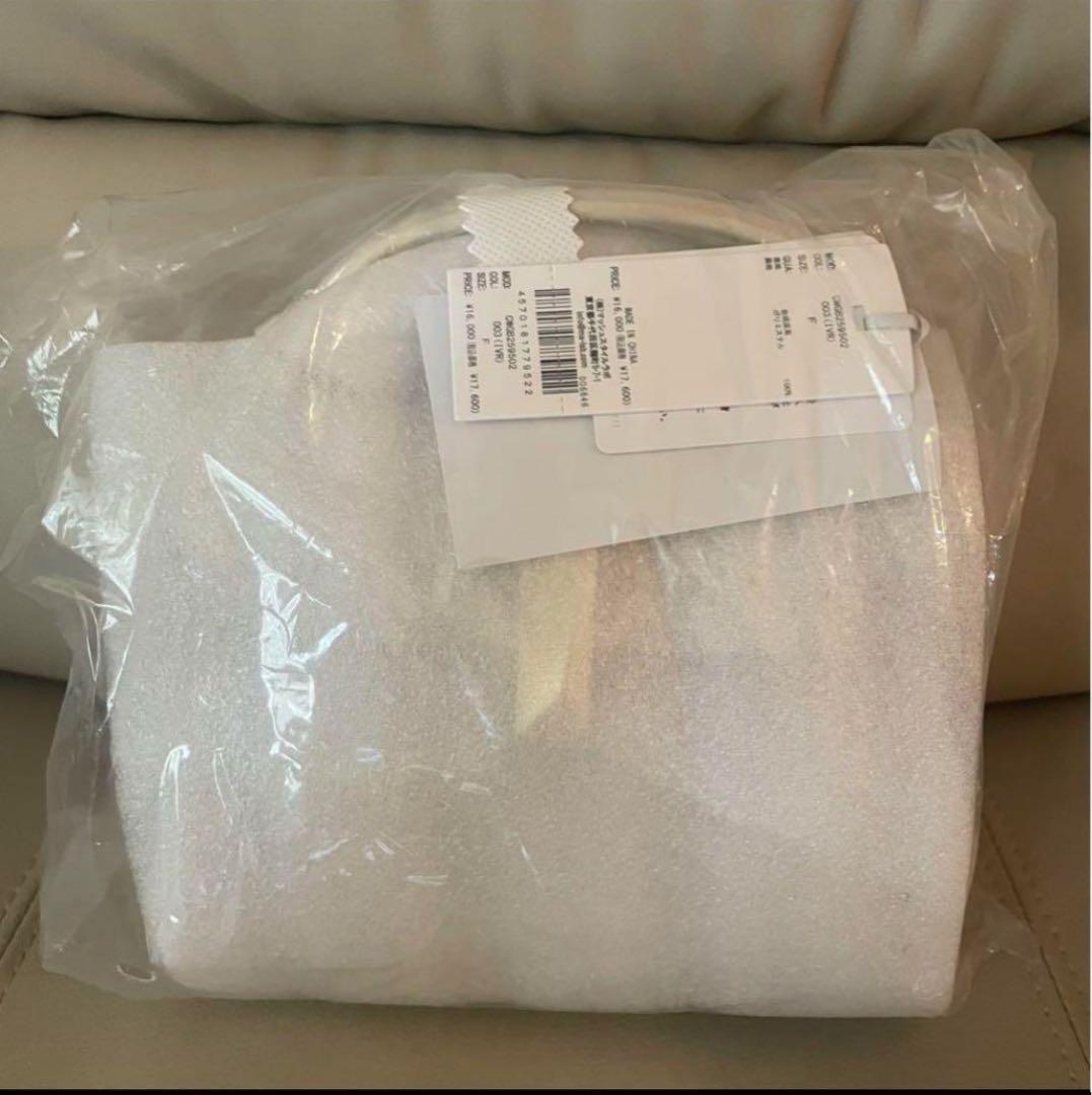 ビジュースタッズポシェット　セルフォード　ショルダーバッグ　アイボリー