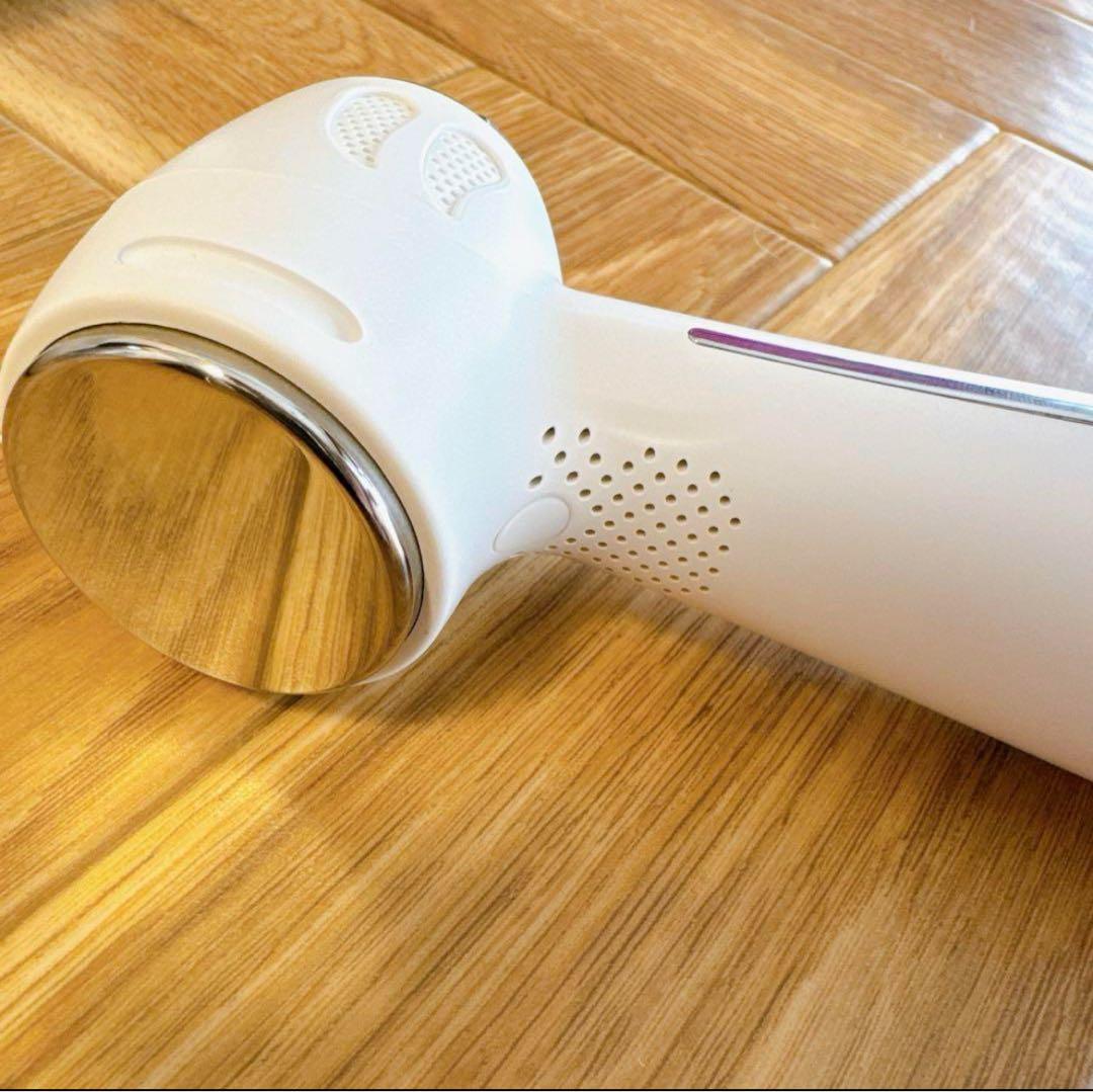 パルフェリュクス
美顔器 EMS機能 5段階調整 USBケーブル・ポーチ付き