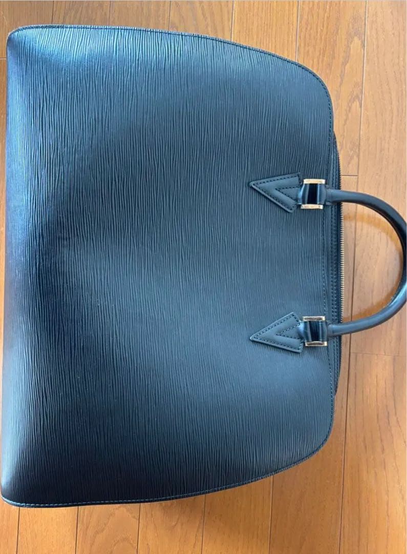最終値下げLouis Vuitton エピレザー ビジネスバッグ ブラック