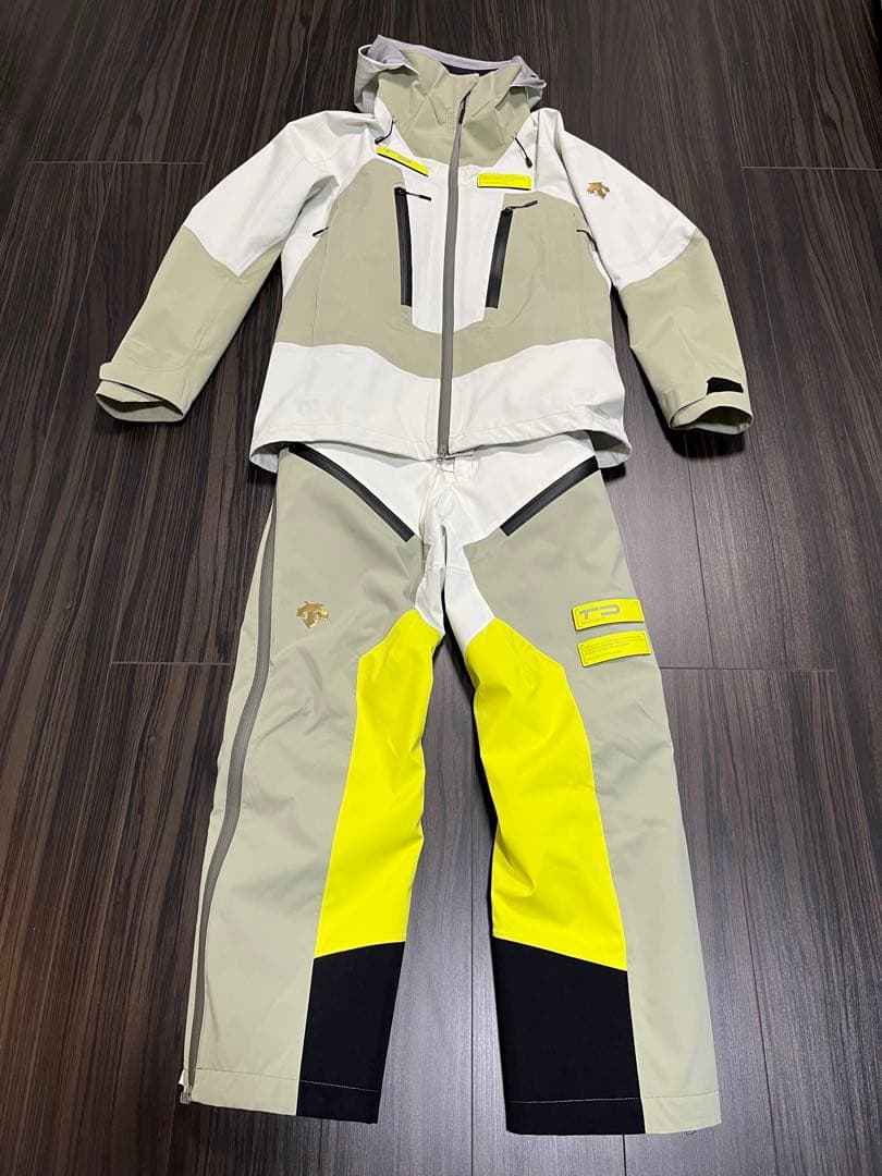 チームデサントDESCENTシェルジャケット、ビブパンツ上下セット