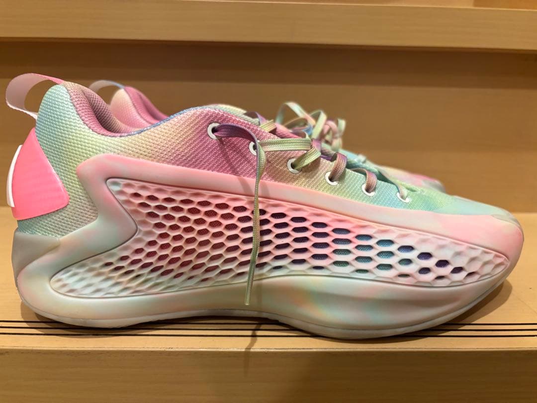 adidas バスケットボールシューズ マルチカラー