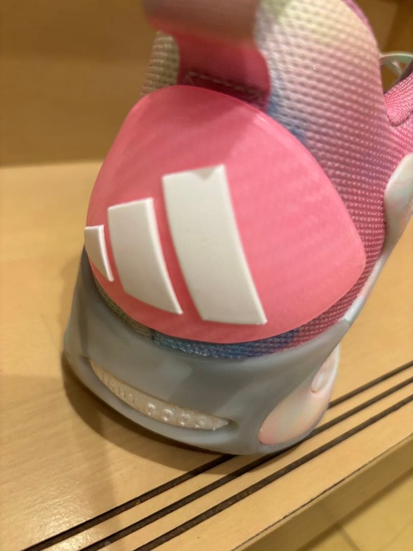 adidas バスケットボールシューズ マルチカラー