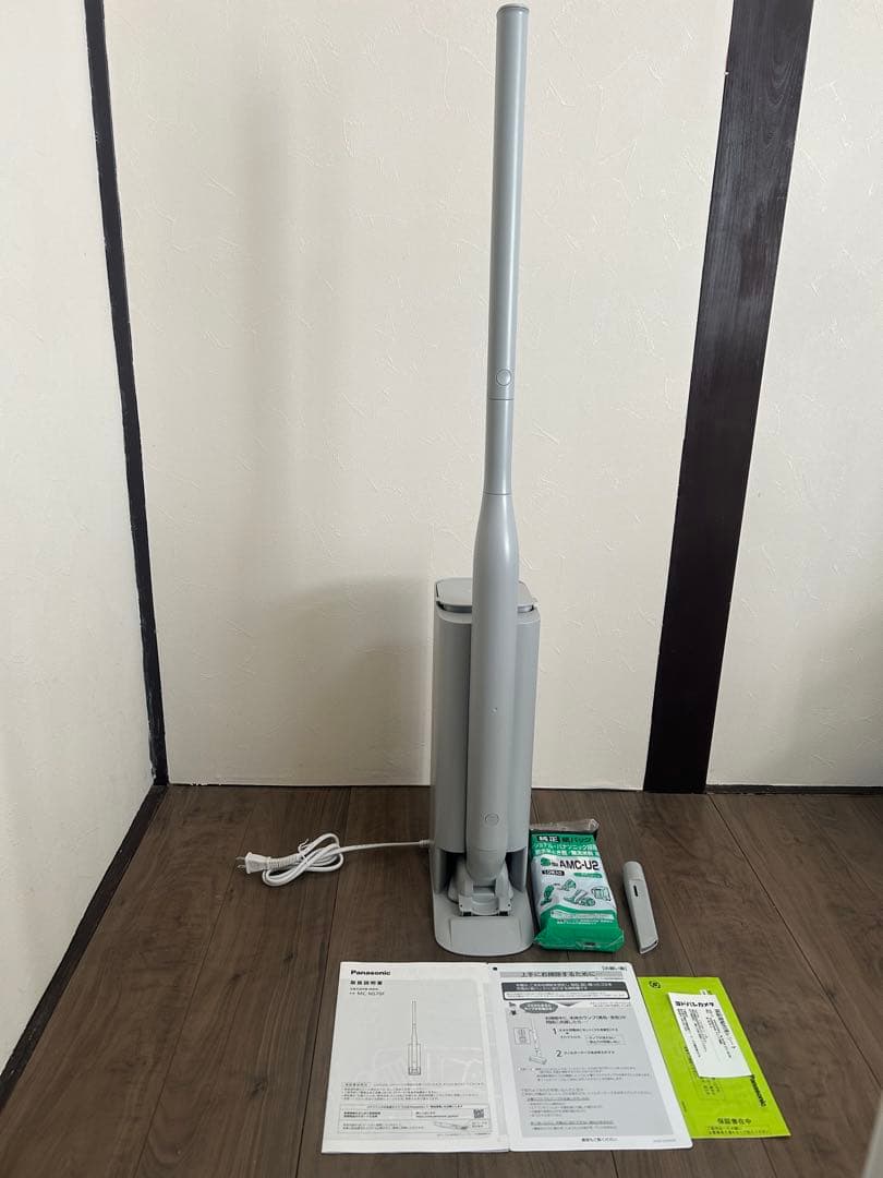 Panasonic 充電式掃除機 MC-NS70F（自動ゴミ収集）2024年製