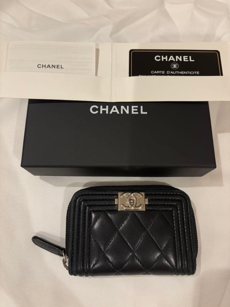CHANEL シャネル　ジップパース