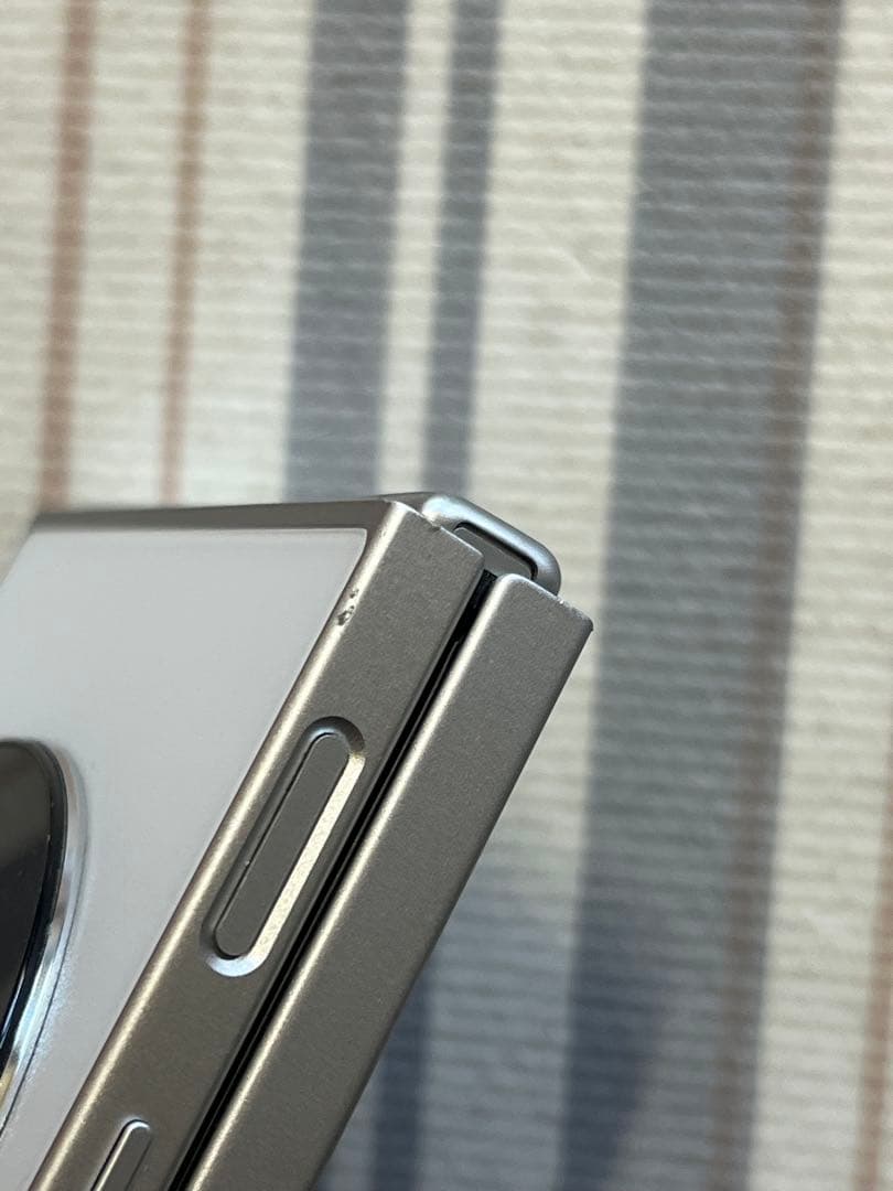 ZTE SIMフリー Libero Flip 6GB 128GB ホワイト