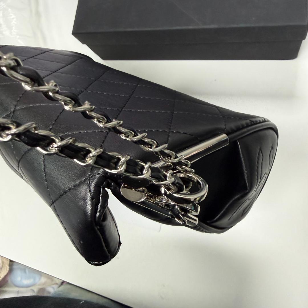 ブラックレザーショルダーバッグ