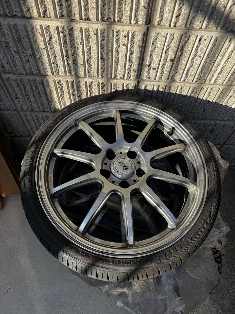 履くだけでローダウン！ 18インチ10本スポークホイールバリ山、扁平タイヤセット