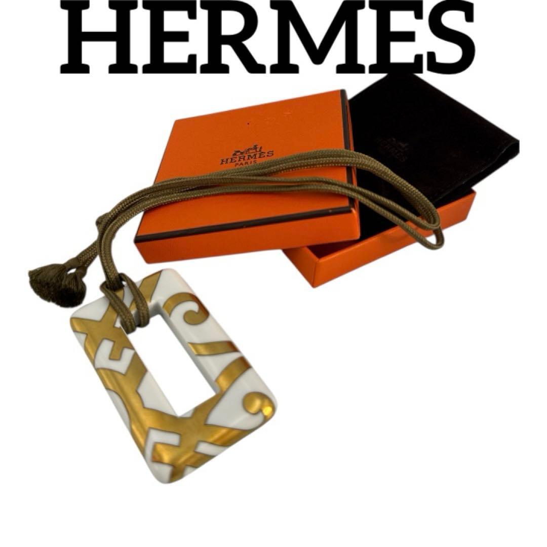 HERMES アクセサリー　陶器　ネックレス　ポーセリン　レディース　ホワイト