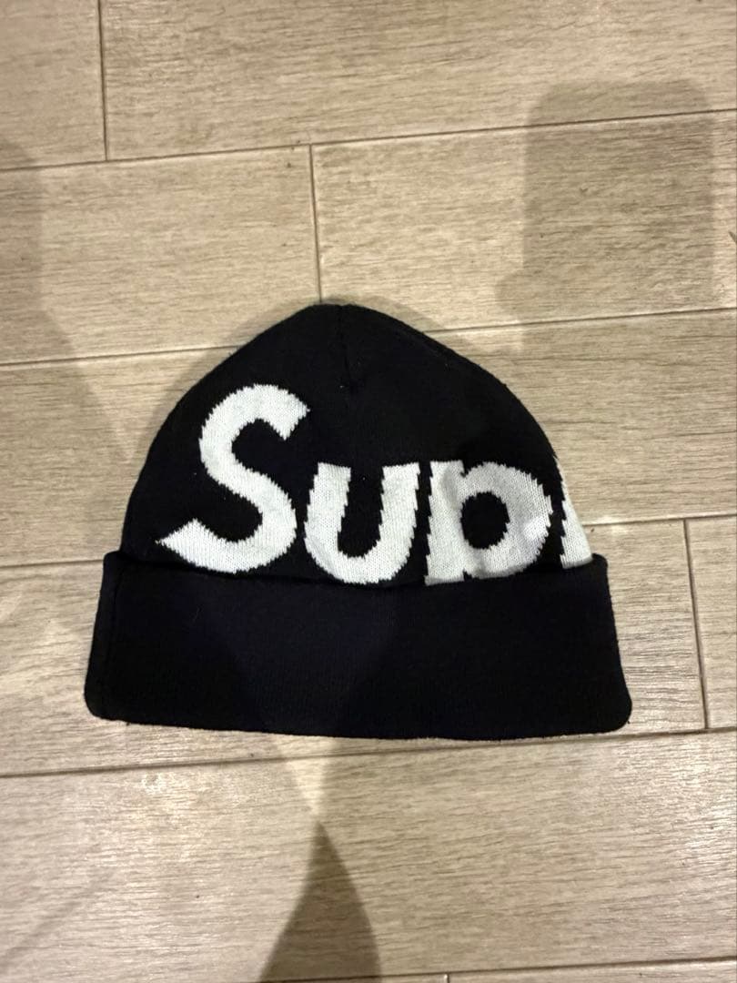 Supreme ロゴ入りニット帽