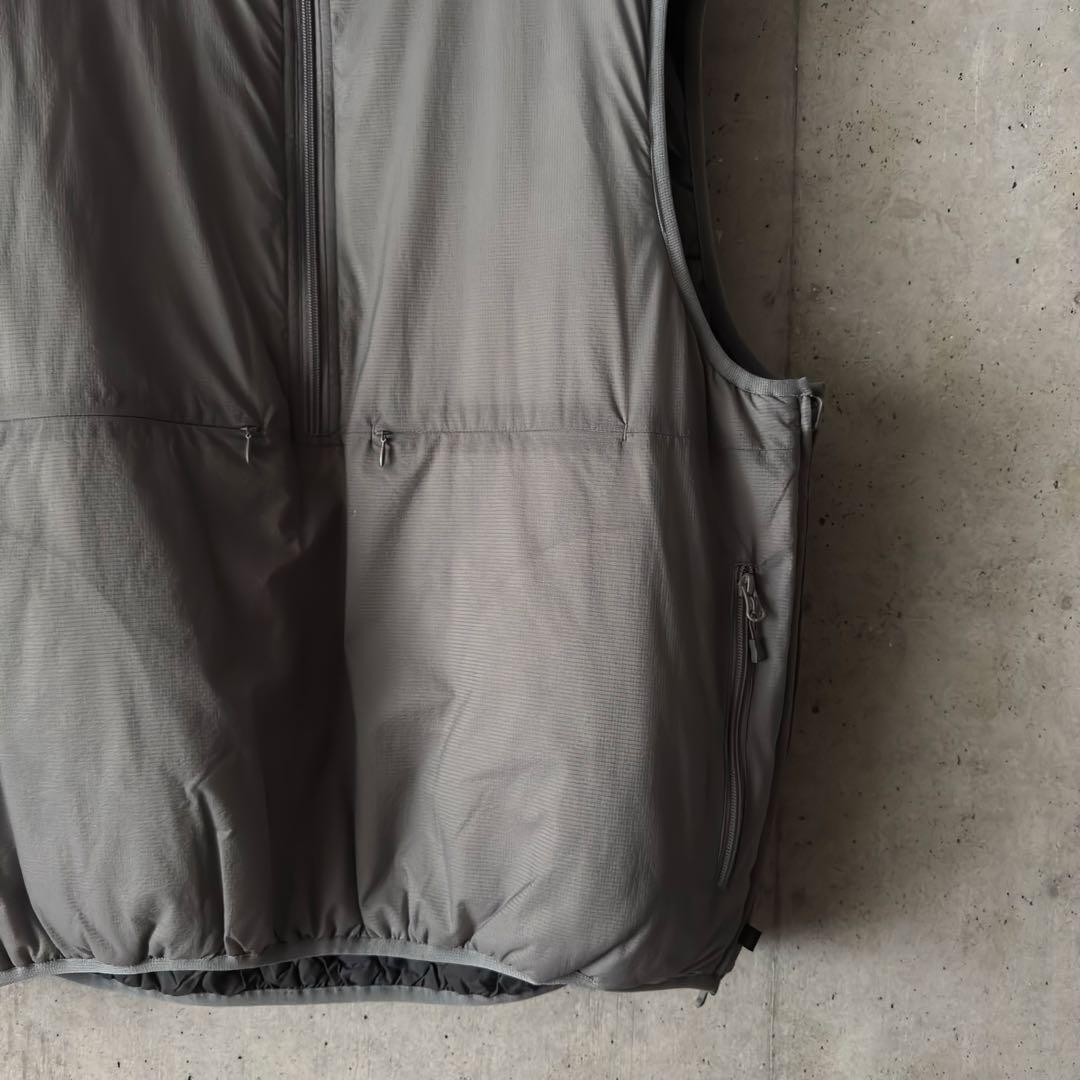 トップス DAIWA PIER39 / REVERSIBLE P/O PUFF VEST