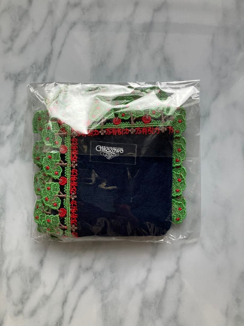 近沢レース　ハンカチ　いくら　2色　万有引力　メリーゴーランド　5枚