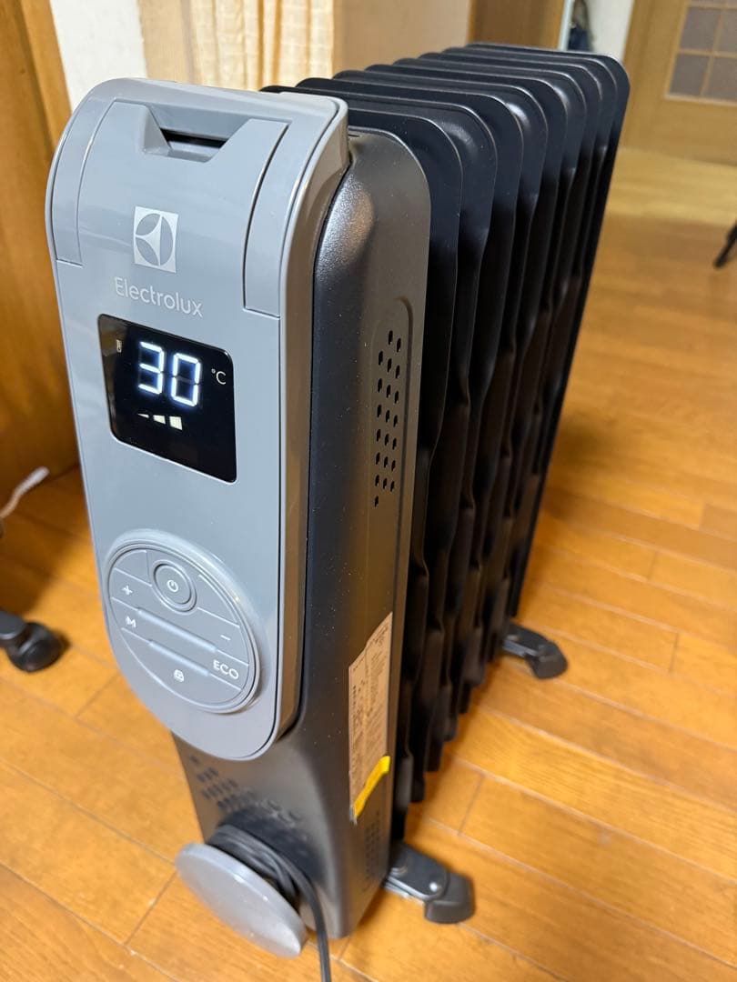 エレクトロラックス　オイルヒーターEO12D104C0