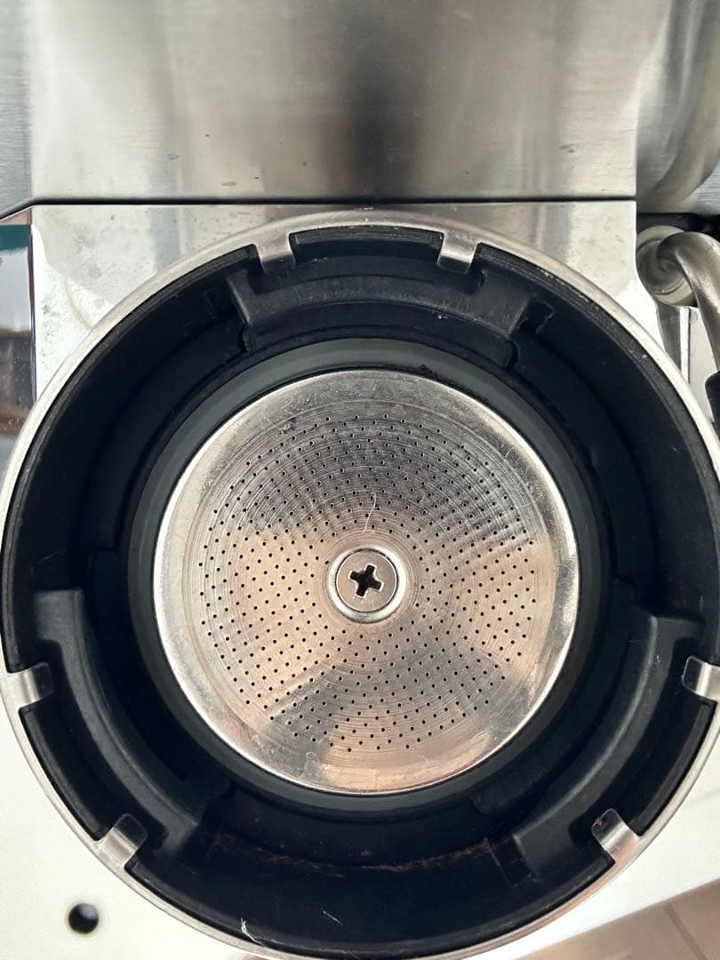 デロンギエスプレッソ・カプチーノメーカー　デディカ　メタルシルバー　EC680M