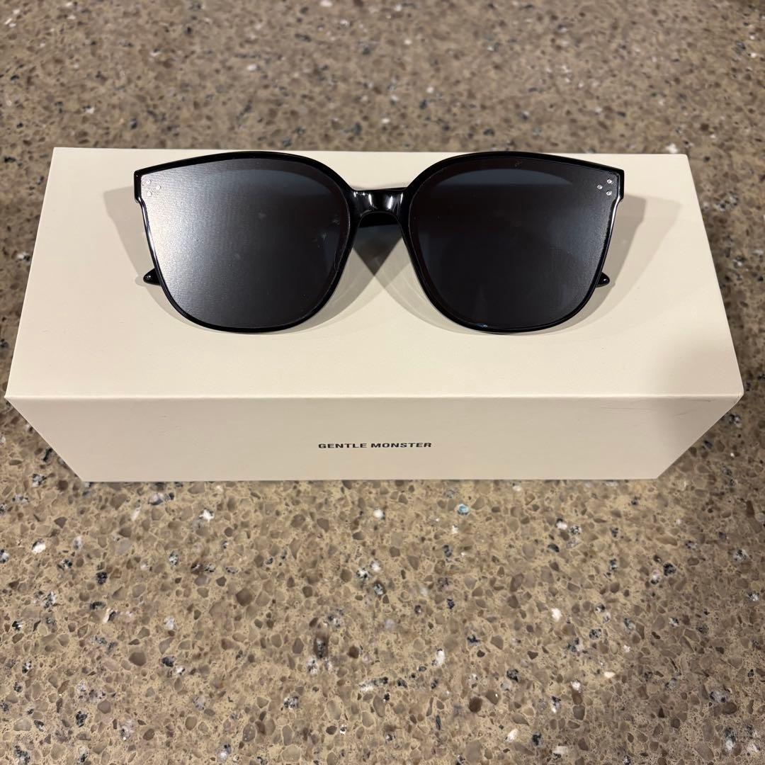 ジェントルモンスター　GENTLE MONSTER BY 黒