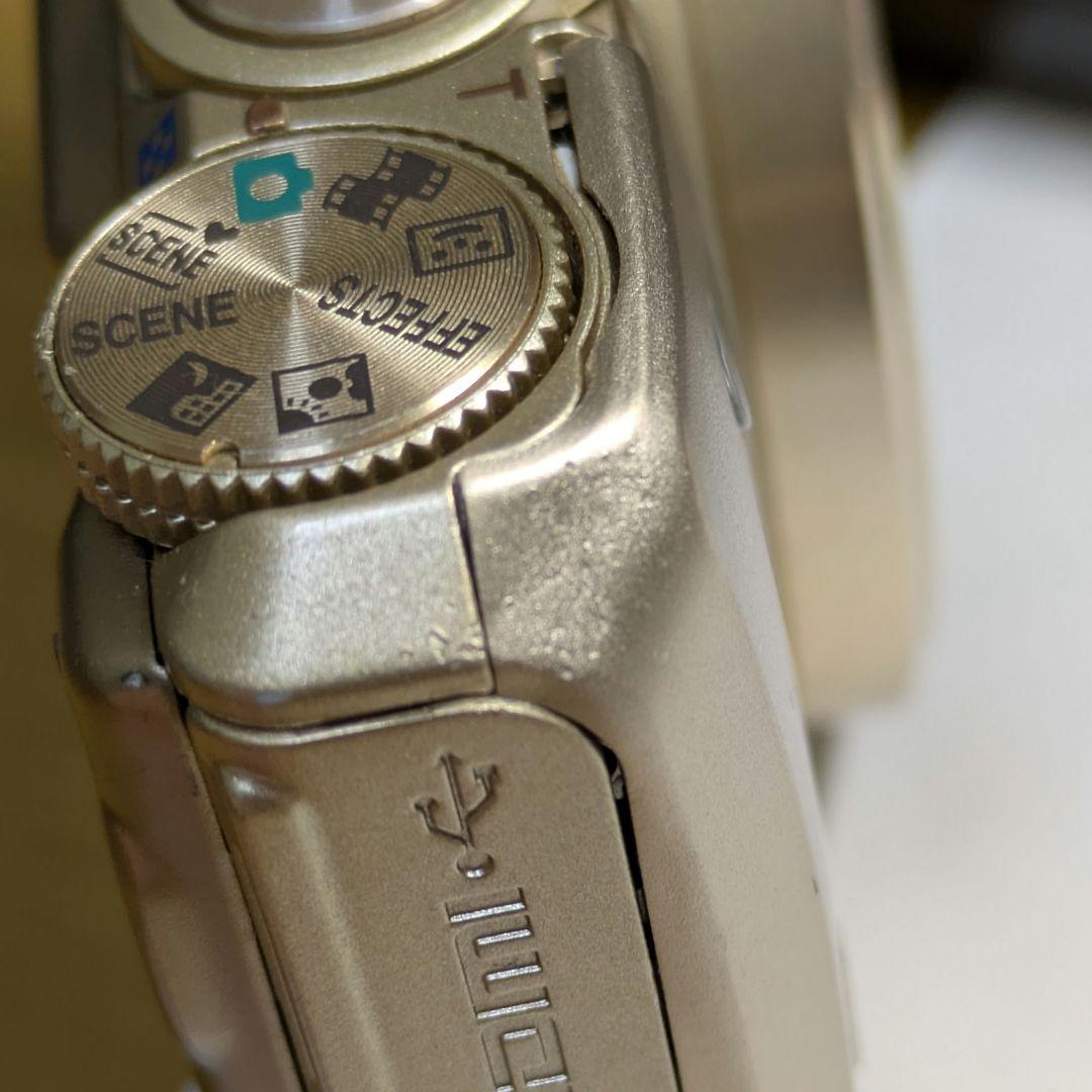 とうこ　本体のみ ニコン COOLPIX S7000　　角傷あり