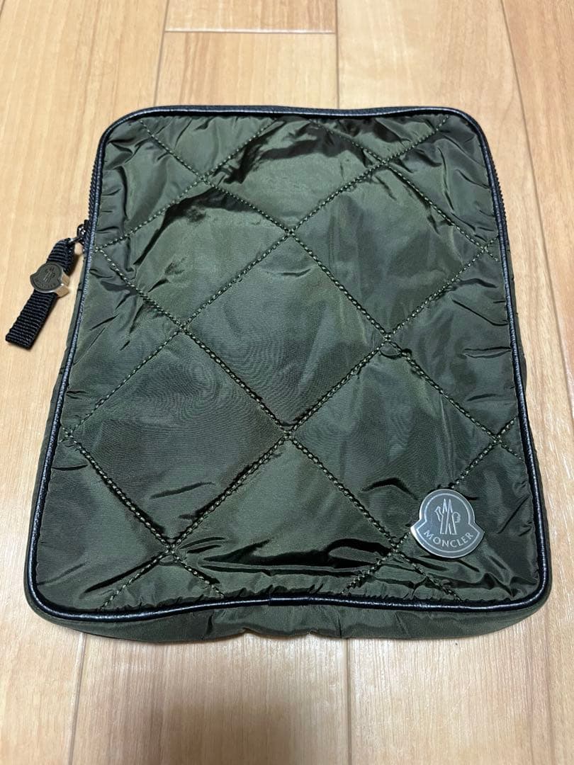 モンクレール メタルロゴ クラッチバッグ ポーチ