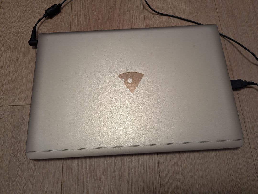 乃木坂46 スクリーンセーバー付き　mouse ノートPC シルバー 日本製