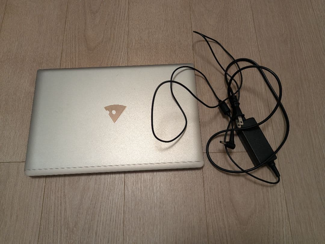 乃木坂46 スクリーンセーバー付き　mouse ノートPC シルバー 日本製